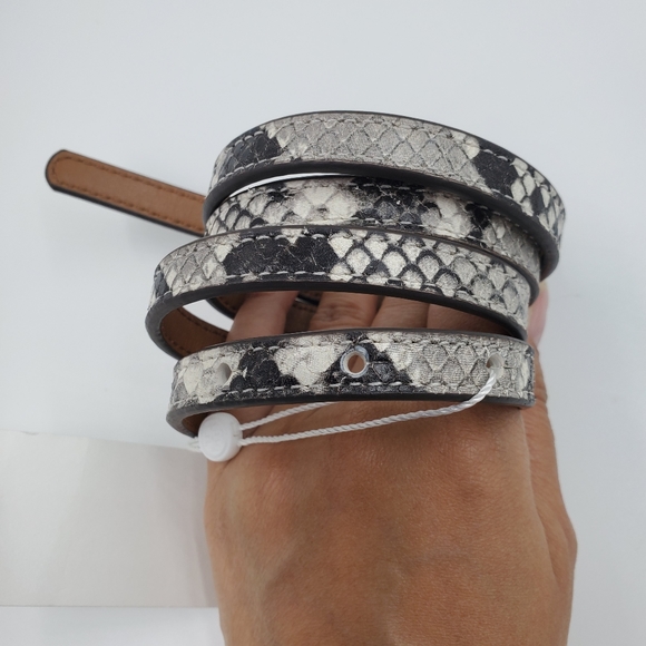 💕Tory Burch Reversible Snakeskin 1/2" Logo Belt - Picture 4 of 6